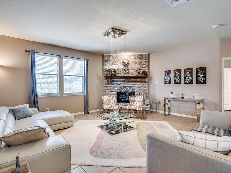 1407 Country Creek Trl — Photo 2