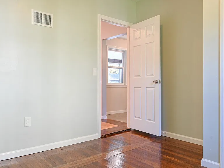 22 Chestnut St #1 — Photo 26