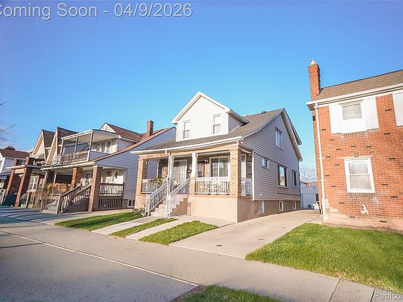 3rd image of 7724 Maple St