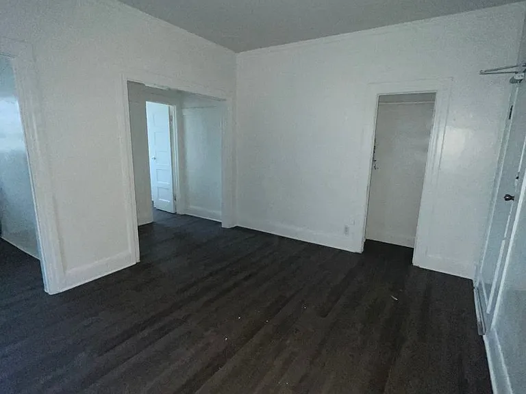 Carol Arms Apartments — Photo 11