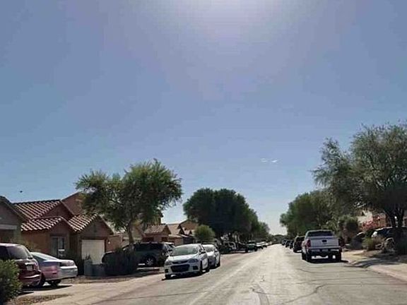 Exterior Neighborhood (street photo)