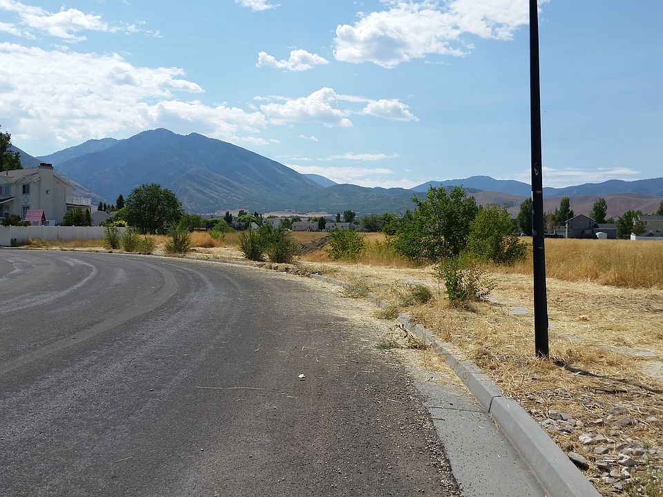 2nd image of 680 E Fox Run Dr