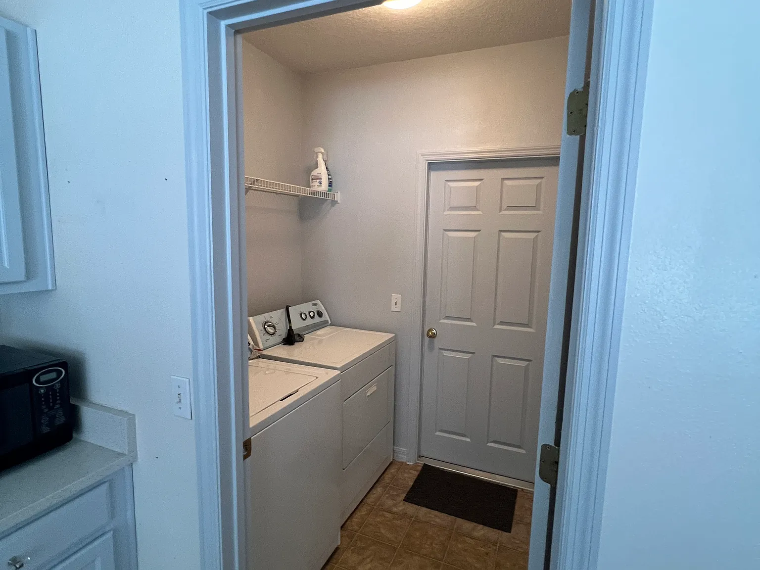 3 bed, 1242 sqft, $1,800 — Photo 2
