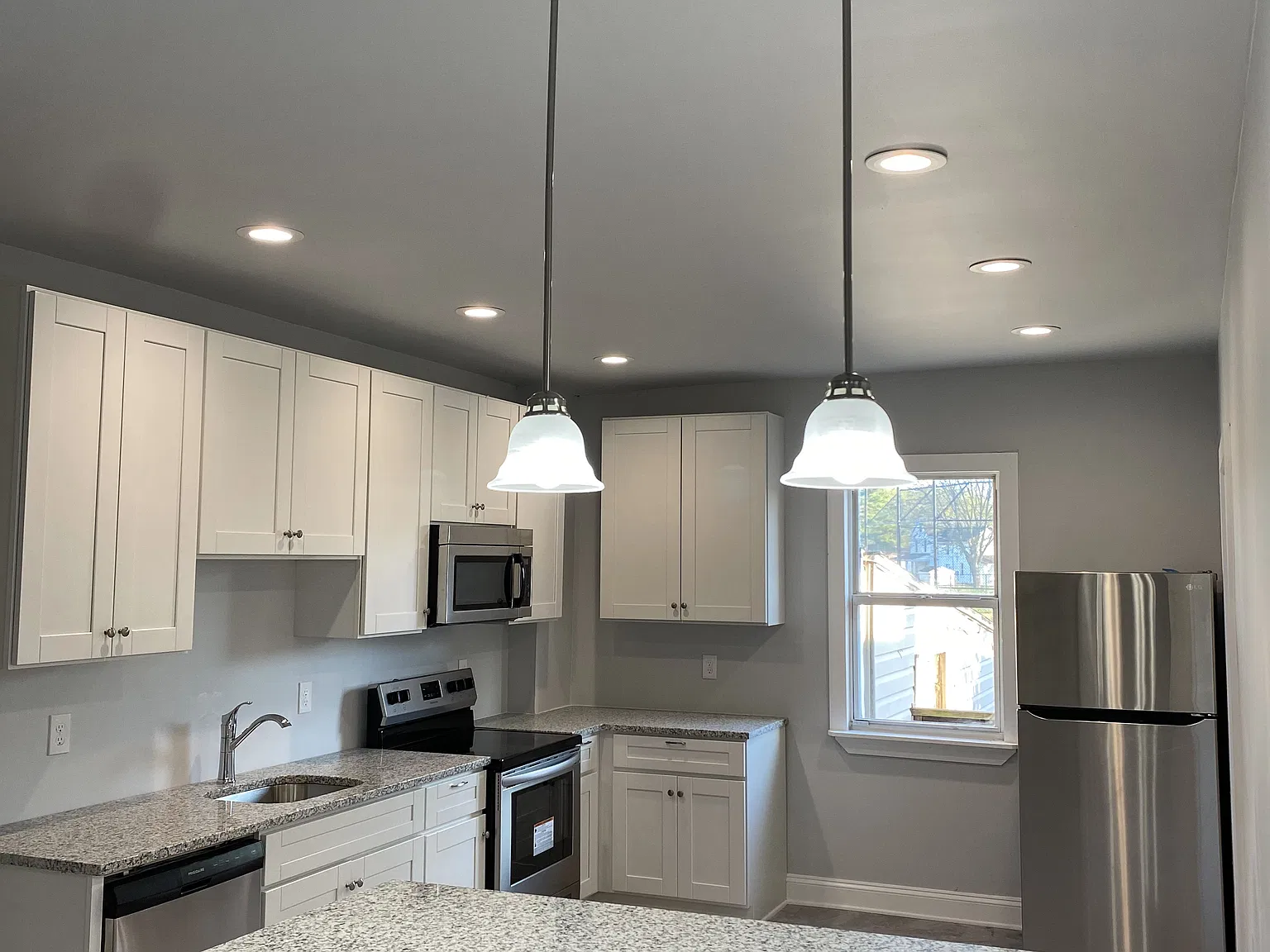 4 bed, 2000 sqft, $2,200 — Photo 2