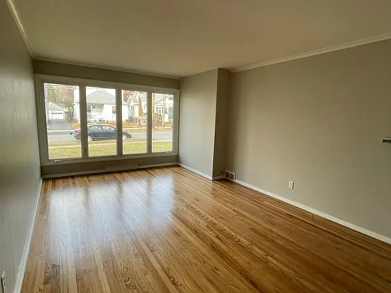 75 Eileen St — Photo 9
