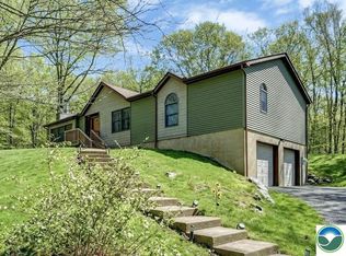 1241 Bear Dr, Bushkill, PA 18324