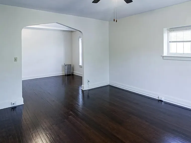 Empire Apartments — Photo 5