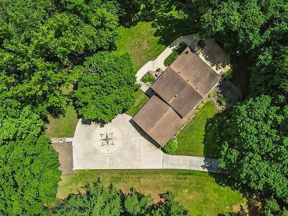 3rd image of 1368 E 16th Rd