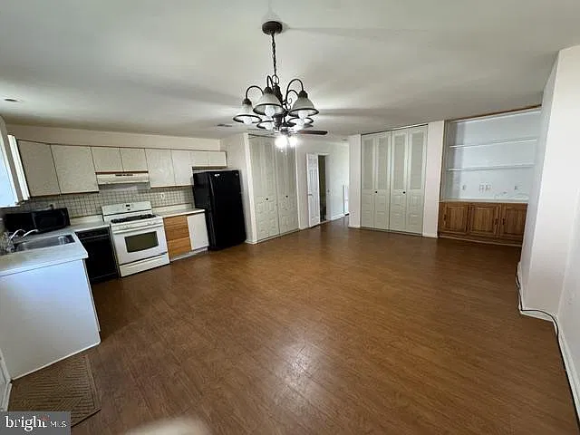 3 bed, 1.5 bath, 1560 sqft, $2,550 — Photo 3