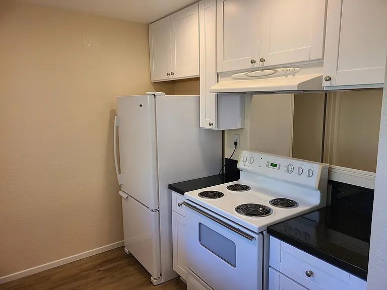 23732 Hillhurst Dr #27 — Photo 6