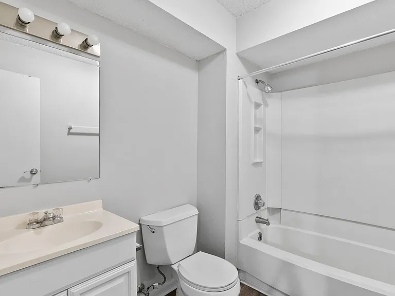 Monroe Crest Apartments — Photo 3