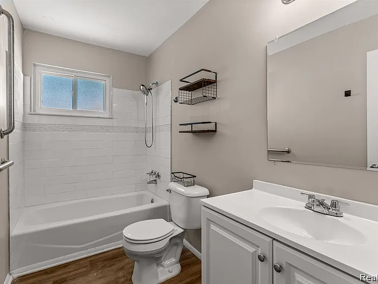 25469 Powers Ave — Photo 12