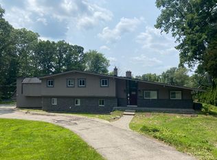 4166 Stoddard Rd, West Bloomfield, MI 48323