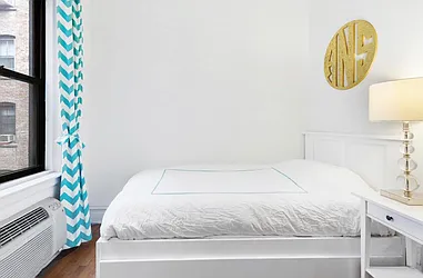 Rented by R New York