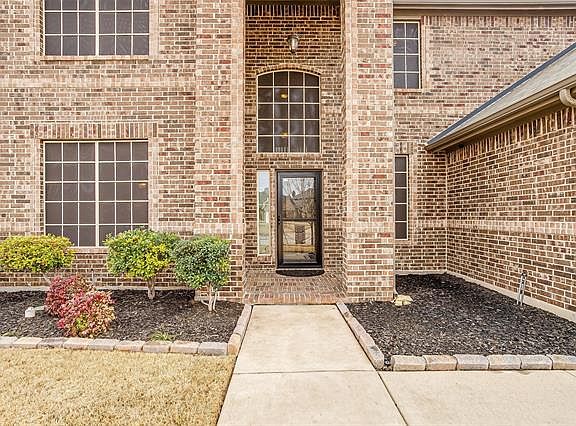 4th image of 1104 Little John Dr