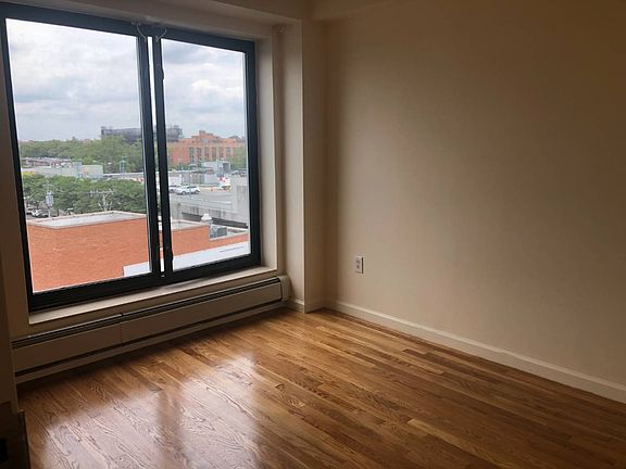 4th image of 2570 East Dr #17