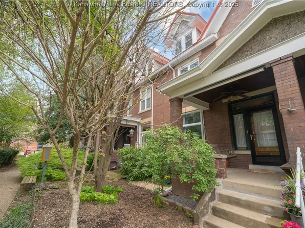 12 Arlington Ct, Charleston, WV 25301