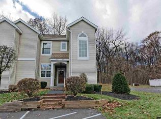 5205 Forest Point Dr S, Clifton Park, NY 12065