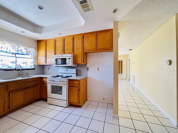 5th image of 429 Camino Corto St