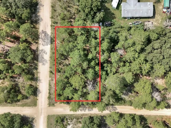 301 Shangri La St #16, Interlachen, FL 32148