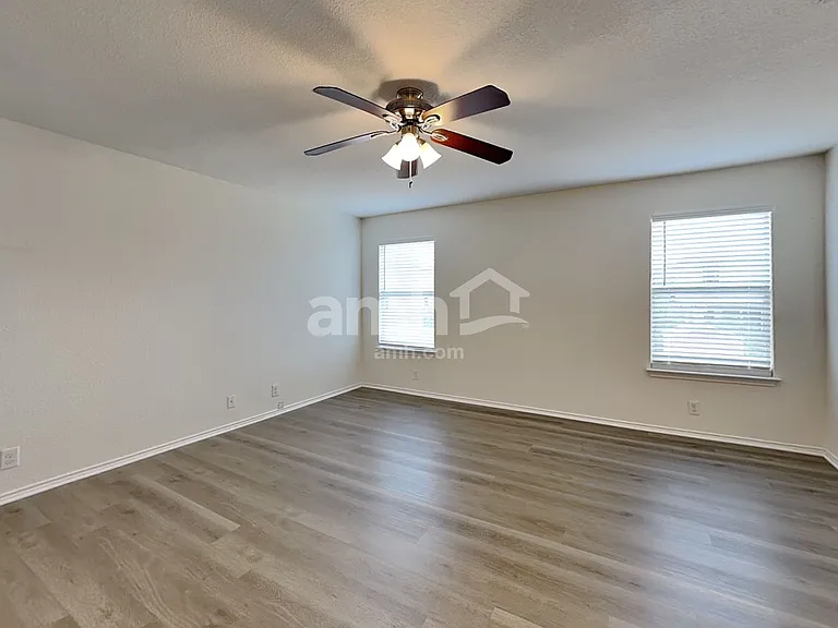 455 Dolly Dr — Photo 8