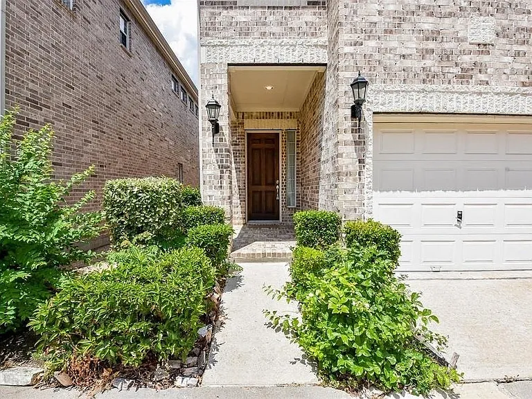 3206 Holly Crossing Dr — Photo 3