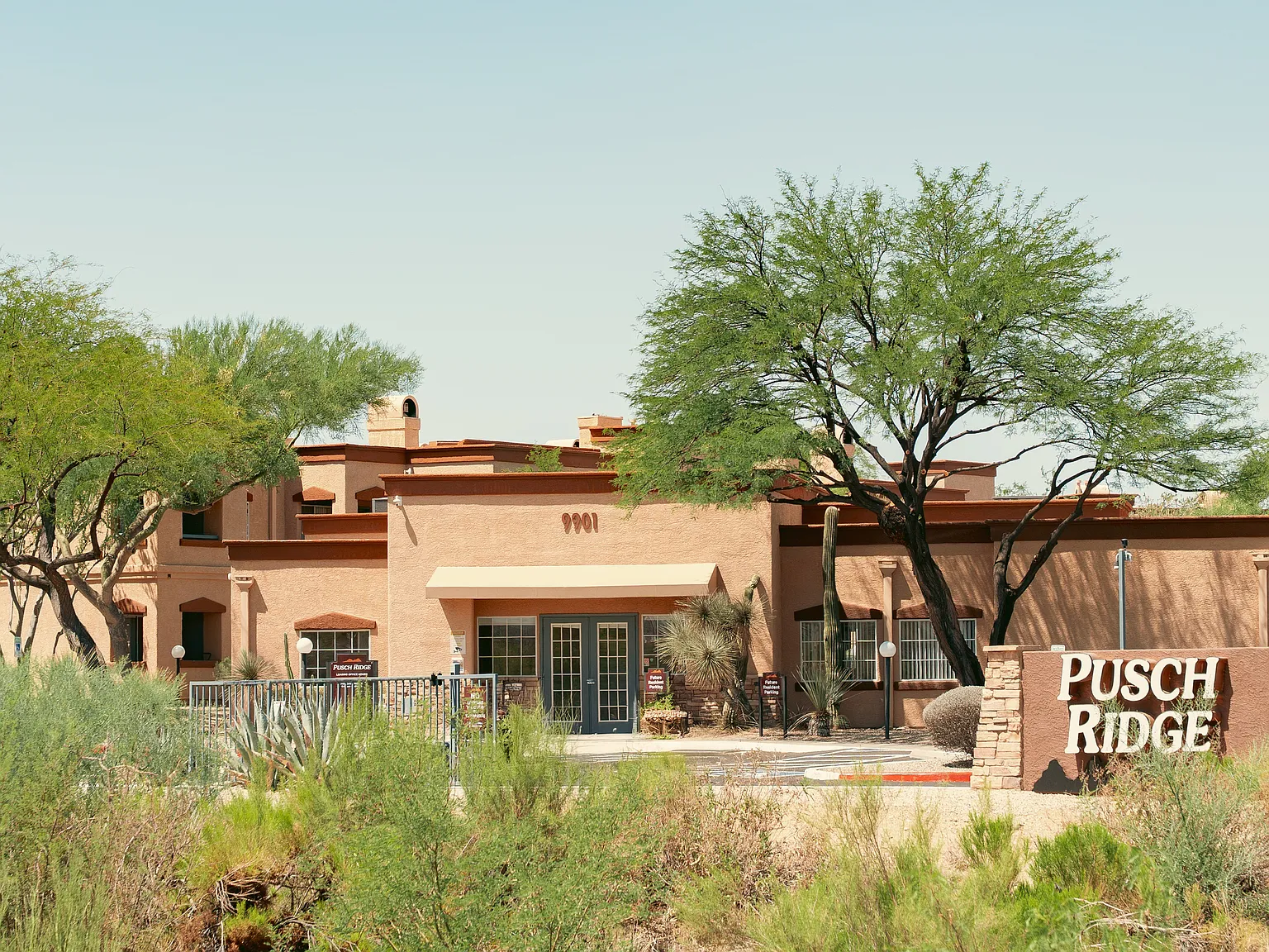 Pusch Ridge Apartments — Photo 2