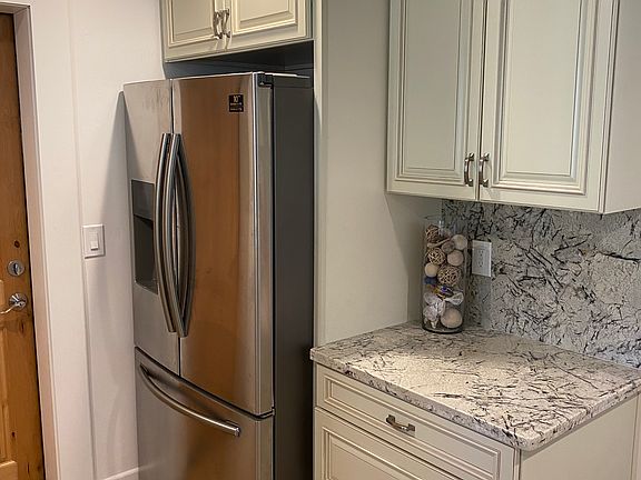 2nd image of 638 Cochise Cir