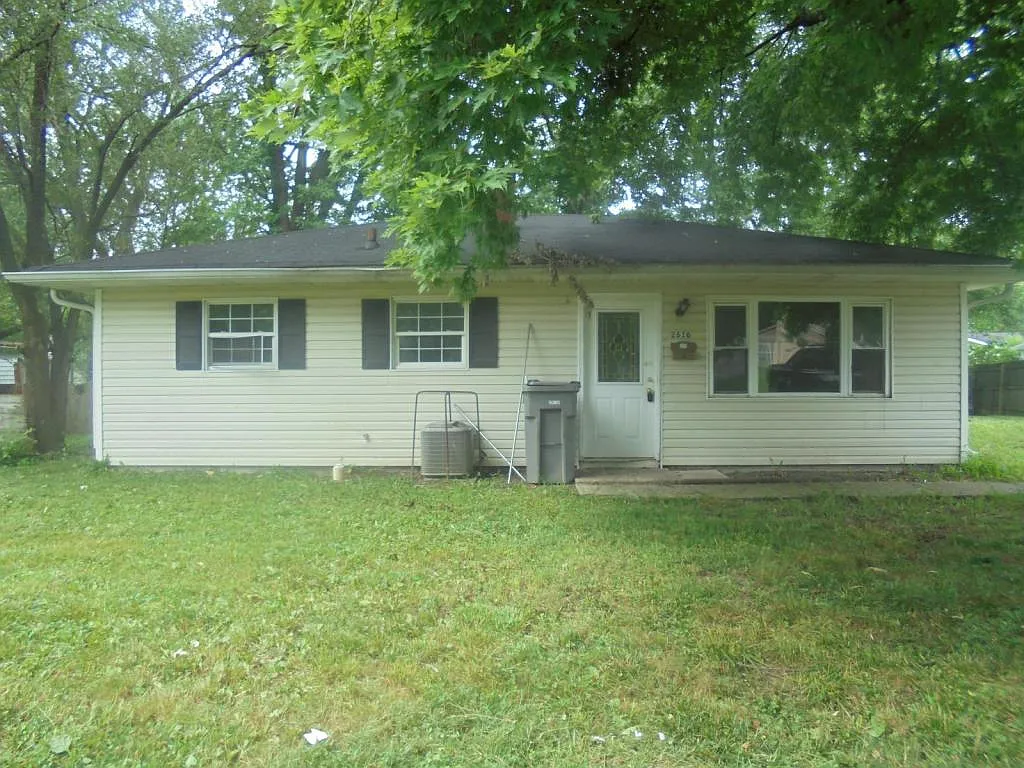 2616 Shirley Dr photo 1