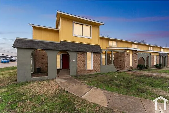 2409 Doreen St — Photo 2