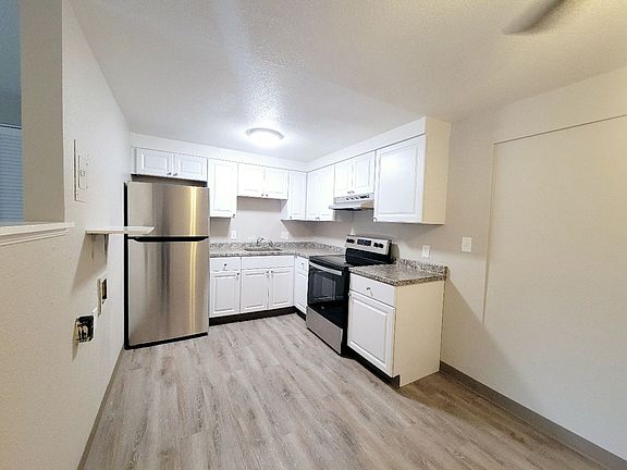 3rd image of 1624 S Cascade Ave APT C