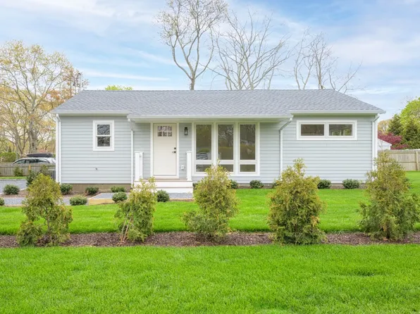 62 Kyle Rd, Hampton Bays, NY 11946