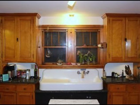 3rd image of 1009 Summer St #A