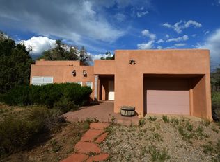 615A Kit Carson Rd, Taos, NM 87571