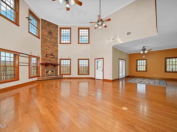 5th image of 1185 Woolsey Rd