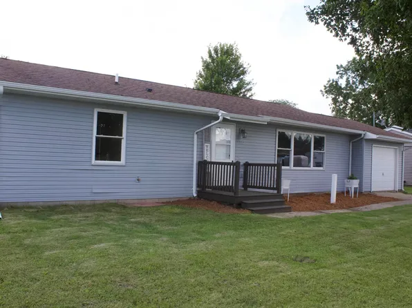 515 Walnut Ct, Waverly, IA 50677