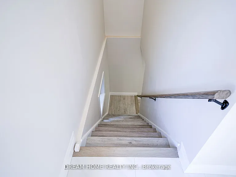 23 Manorcrest St #LOWER — Photo 4