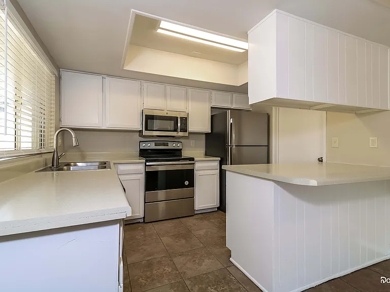4810 W Desert Cove Ave — Photo 3