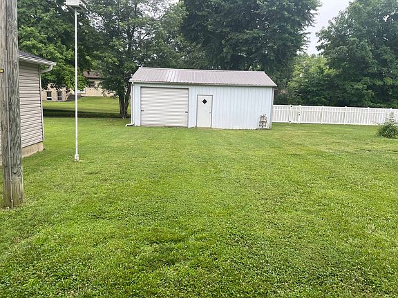 4th image of 100 White Dr
