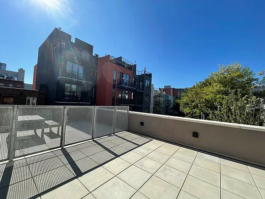 Rented by Pear NYC LLC | media 12