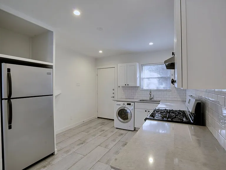 1208 Shelley Ave — Photo 4