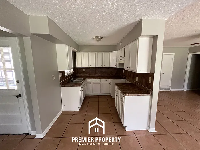 3050 Castleman St — Photo 8
