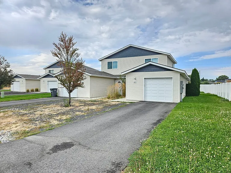 5205-5207 E Upriver Dr — Photo 3