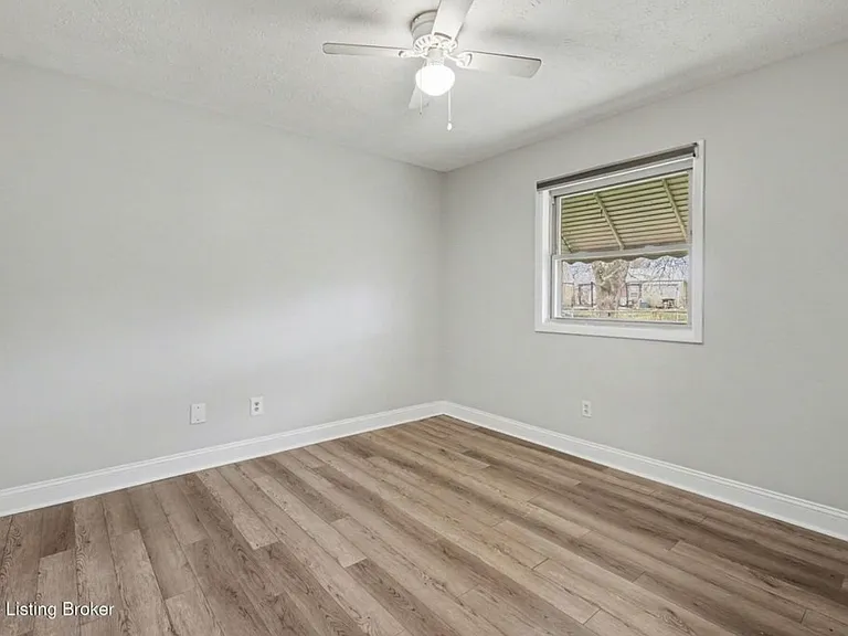 202 Hillside Ln — Photo 9