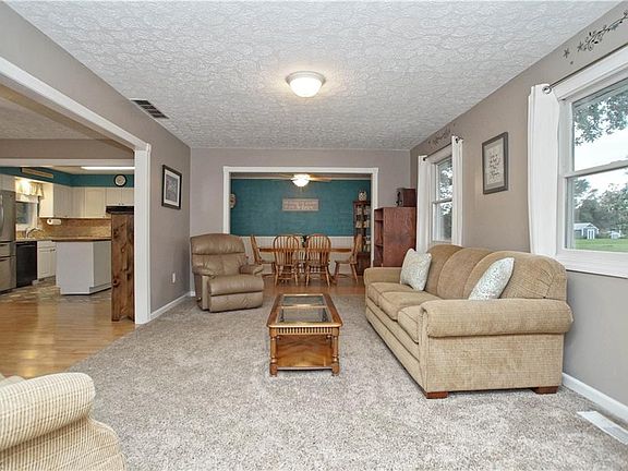 4th image of 4018 Buckingham Dr