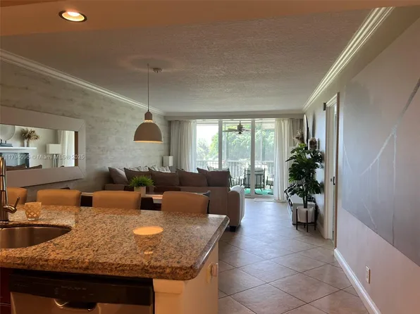 2601 S Course Dr APT 304, Pompano Beach, FL 33069