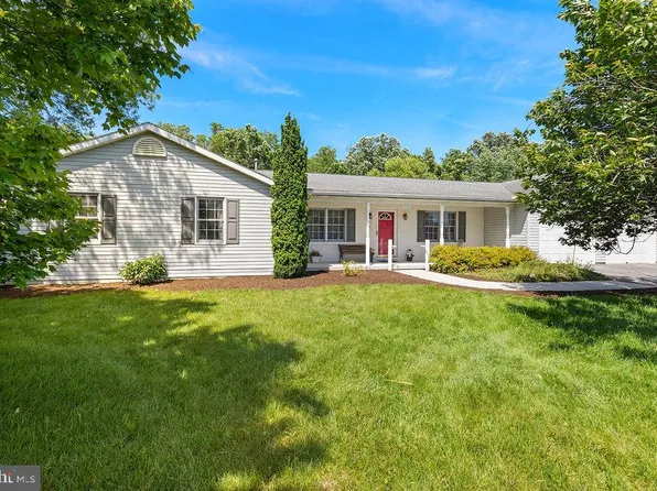 315 Friendship Ln, Gettysburg, PA 17325