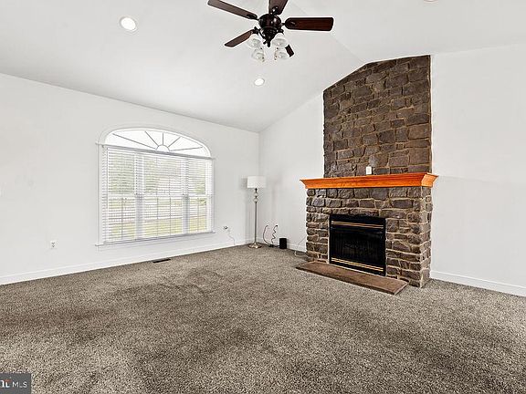 3rd image of 172 Meadow Ln