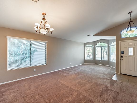 3rd image of 813 E Lovegrass Dr