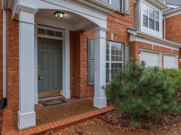 3rd image of 405 Chatsworth Ct